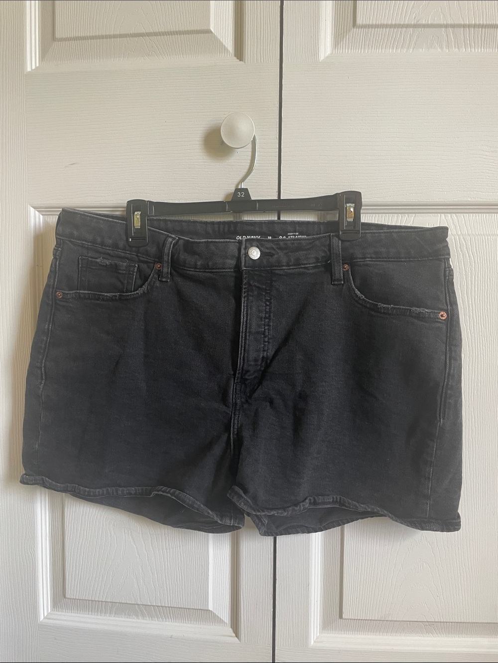 Old Navy High-Rise O.G. Straight Black Denim Shorts 18